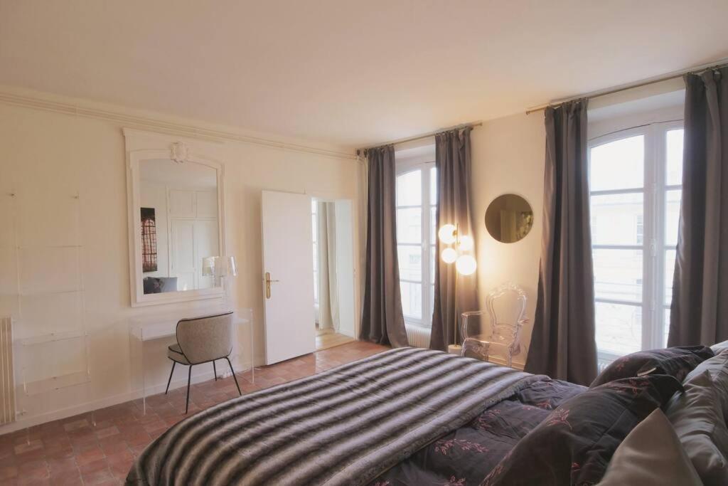 Charme Et Modernite Au Coeur Du Quartier St Louis Apartment Versailles Exterior photo
